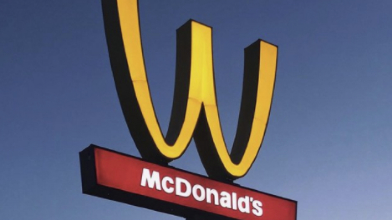 Хората по цял свят се питат днес какво се е случило с логото на McDonald's