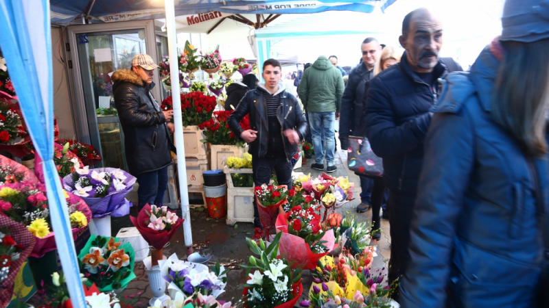 Идват светли празници, от екоминистерството излязоха с важно предупреждения за тези, които купуват цветя 