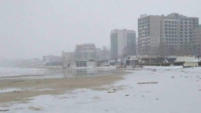 Морето направи куп бели на Северния плаж на Бургас, а сега се случи нещо още по-катастрофално (СНИМКИ)