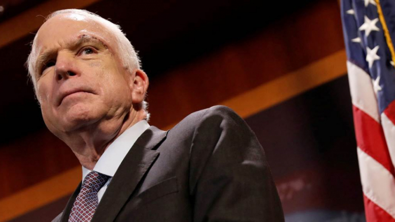 „Ястребът” Маккейн напуска Сената, вече му търсят заместник  