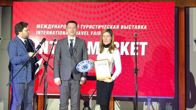 Министър Ангелкова получи награда за професионално партньорство на международно изложение в Москва