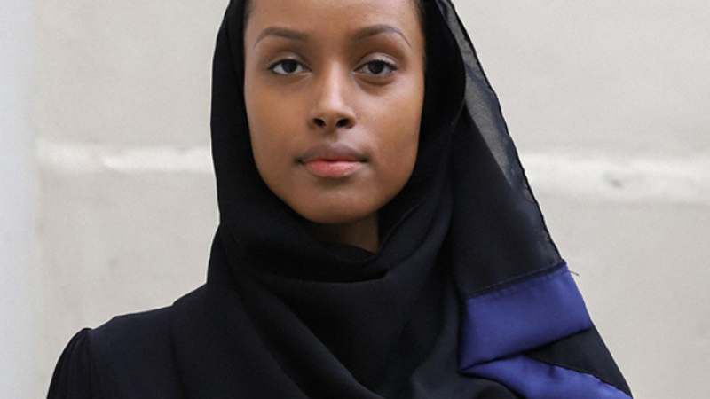 Светът се променя! Моделка с хиджаб бе представена от откривателя на Кейт Мос (СНИМКА)