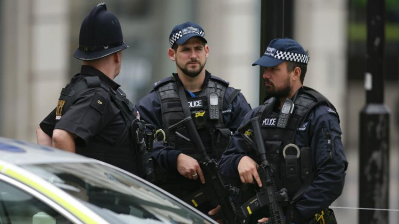 Британската полиция издирва маскирана жена за отравянето на Скрипал