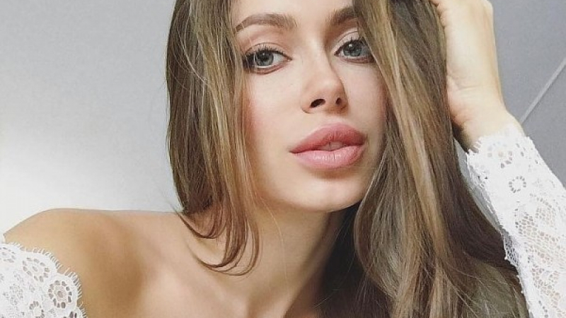 Руската Анджелина Джоли покори мрежата със СНИМКА на разкошния си бюст