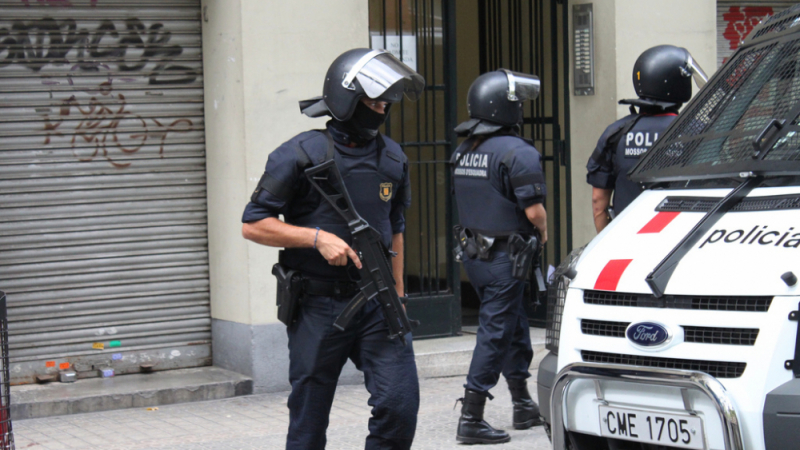 Полицията в Италия арестува 12 души във връзка с издирван бос на сицилианската мафия