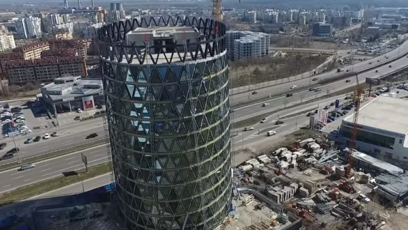 Мегастроеж от птичи поглед: Вижте как върви строителството на наклонената кула на "Цариградско шосе" (ВИДЕО)
