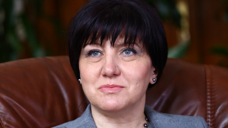 Караянчева прекъсна ваканцията на депутатите, свиква ги в парламента още утре! 
