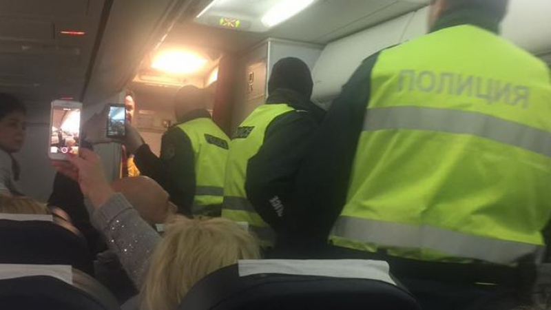 Извънредна ситуация! Самолет кацна аварийно на летище София (СНИМКИ)