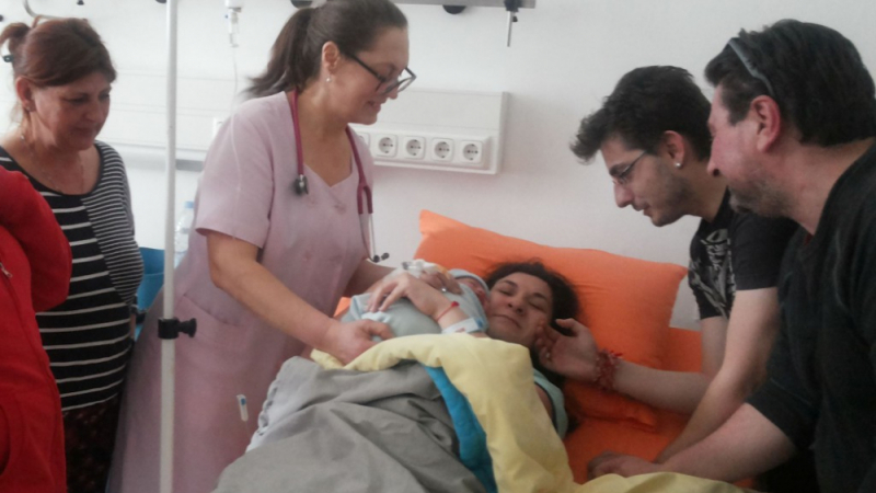 Медицинско чудо! Жена с церебрална парализа стана майка на момче (СНИМКА)