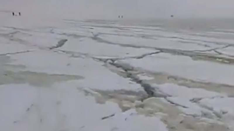 Земетресение предизвика страховито "цунами" на езерото Байкал (ВИДЕО)