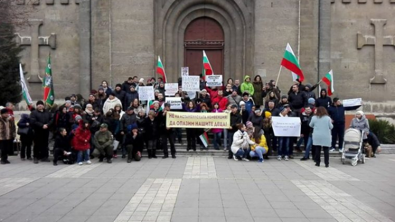 Не на Содом и Гомор в училищата: Хиляди българи протестираха против джендърите и Истанбулската конвенция в редица градове