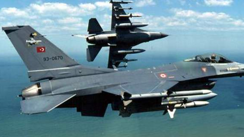 Екшън в небето! Гръцката авиация прехвана турски изтребители