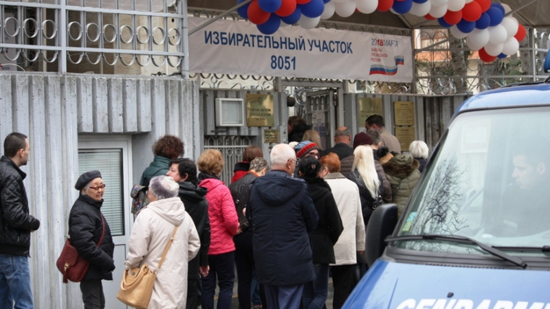 Руснаците във Варна гласуват за президент, жандармерия охранява консулството (СНИМКИ)
