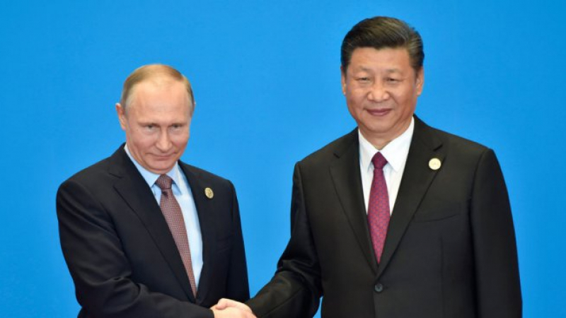 Си Цзинпин и други държавни лидери поздравяват Путин, Джон Маккейн и Порошенко роптаят