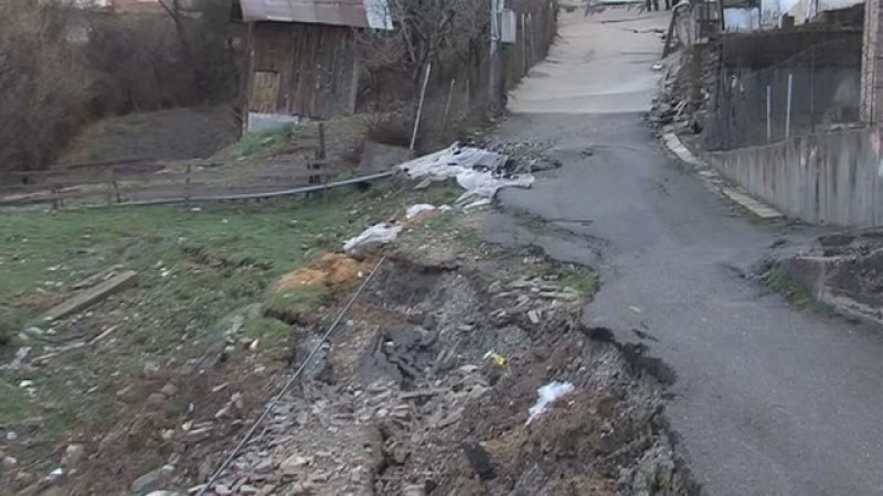 Кошмарно бедствие в сатовчански села, започна евакуация