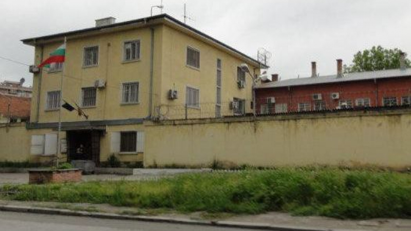 Първо в БЛИЦ: Разбиха килия в пловдивския затвор, намериха наркотици