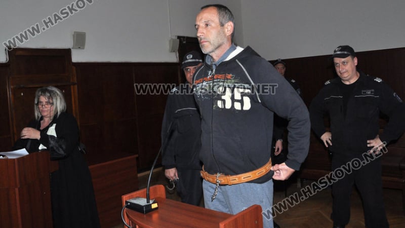Килърът Живко, ликвидирал баща и син край Ивайловград, хвърли голяма бомба в съда 