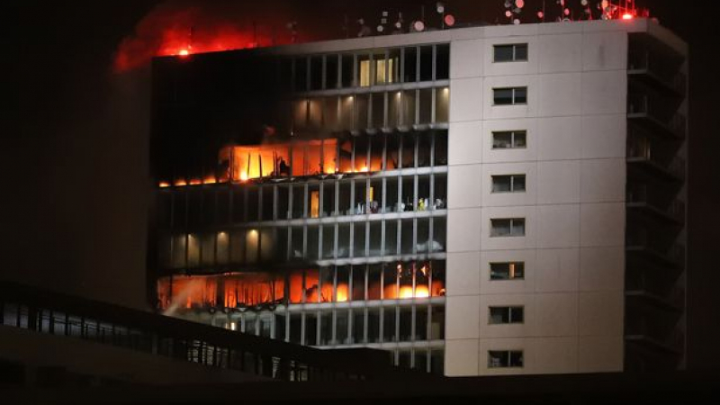 Огнен ад в хотел в Дъблин (СНИМКИ/ВИДЕО)