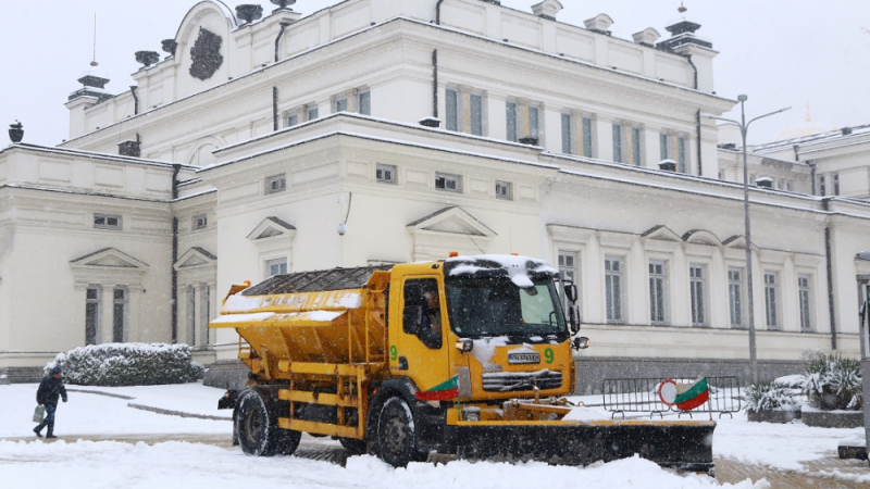 Заместник на Фандъкова проговори за усложнената обстановка в София и разкри колко машини ловят снежинките 