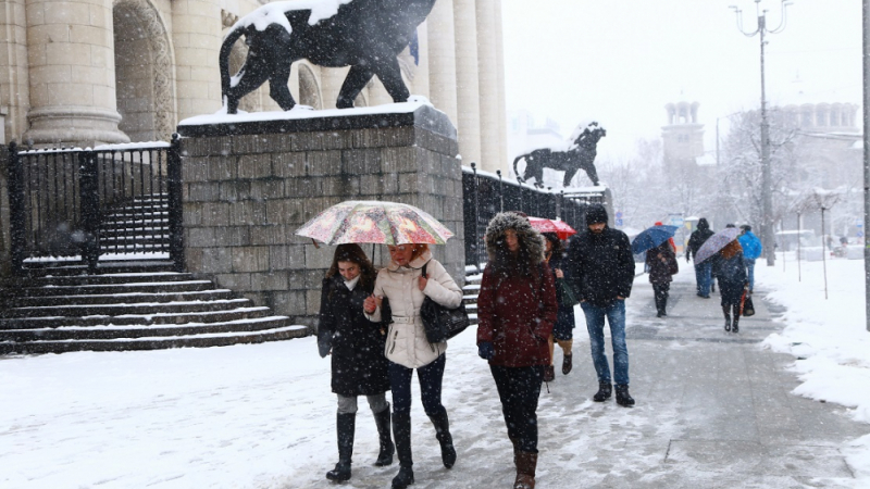 Внимание, опасно време сковава България: Вадете дебелите дрехи, а снегът... КАРТА