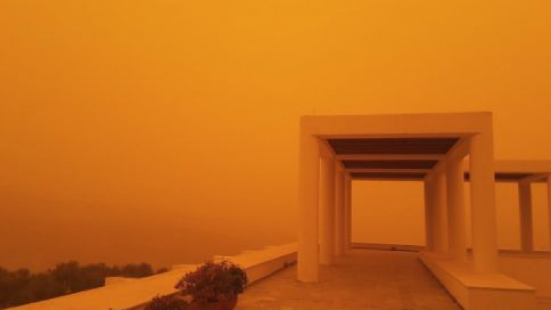 Пясъчна буря връхлетя гръцкия остров Крит (СНИМКИ/ВИДЕО)