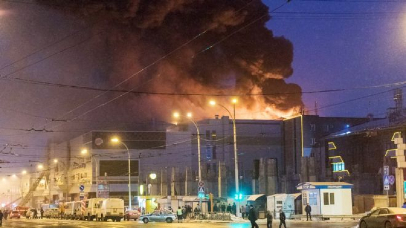 Пожарът в руския търговски център е ликвидиран, увеличи се броят на жертвите