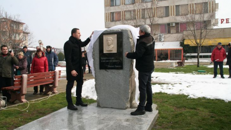 Кметът на Стралджа благодари на Сидеров за паметника на Левски
