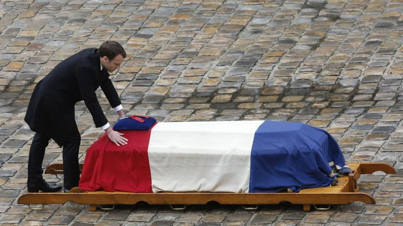 Така се изпраща герой! Погребаха в Париж Арно Белтрам (ВИДЕО) 