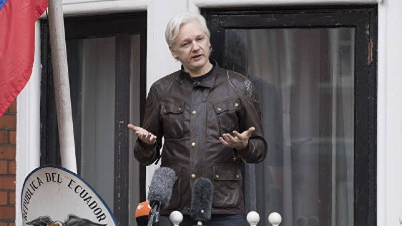 Това ли е краят на WikiLeaks? И Еквадор посече Асанж   