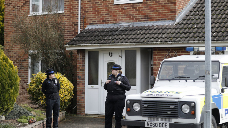 Скрипал е бил отровен пред дома си, смята британската полиция