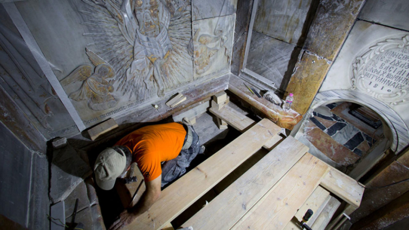 Нереално: Гръцки реставратор влезе в гроба на Христос за първи път от 1810 година и разказа смайващи неща!