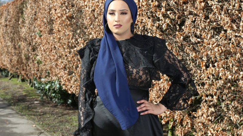 И дотам я докараха: Участничка с хиджаб на финалите на "Мис Англия" (СНИМКИ)