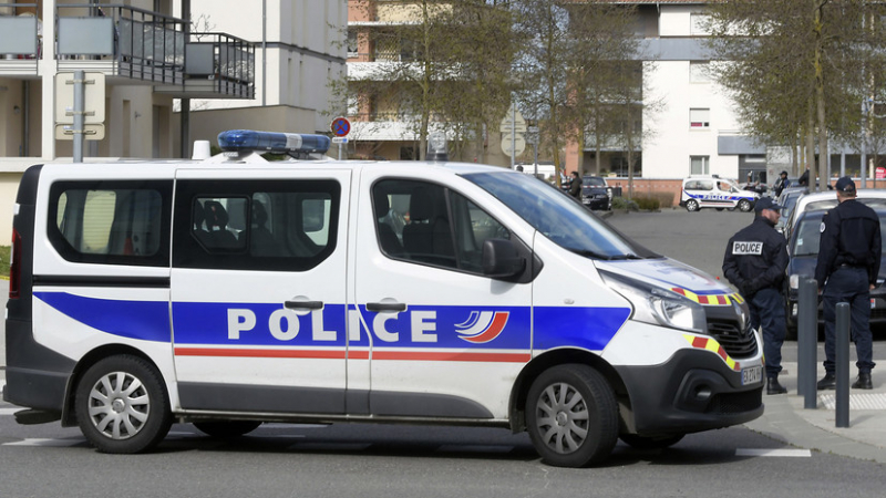 Нов ужас във Франция, "терорист" натисна газта и се опита да мине през тълпата