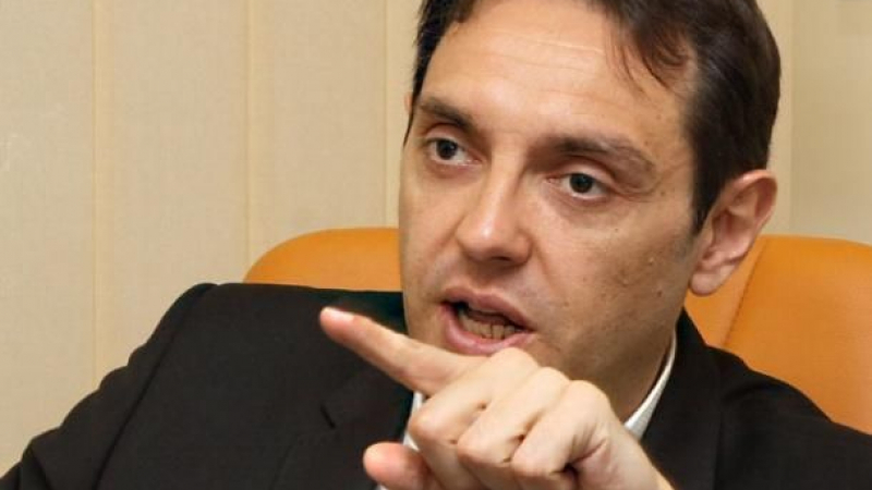 Военният министър на Сърбия се закани люто: Хашим Тачи ще лази пред сръбската армия  