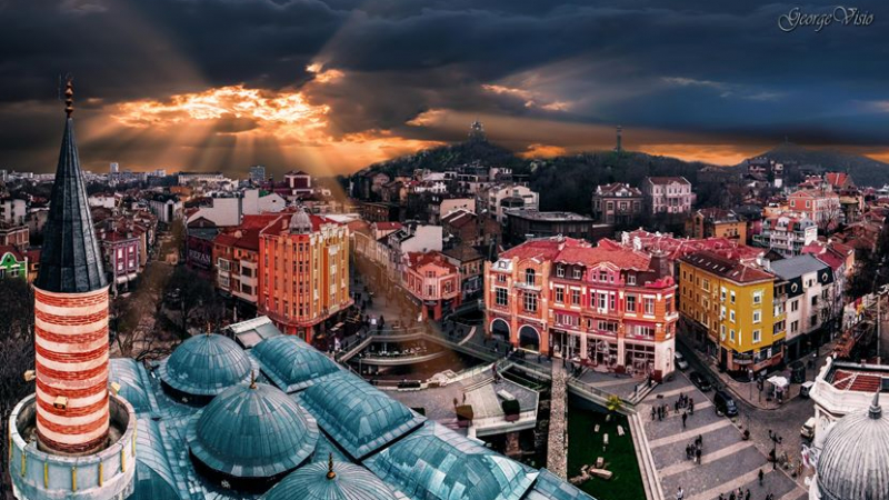 Уникална СНИМКА на Пловдив спира дъха на всеки, който я види!