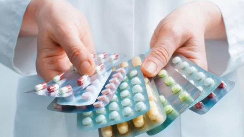 Какви лекарства и уреди трябва да имате под ръка в аптечката в дома ви? 