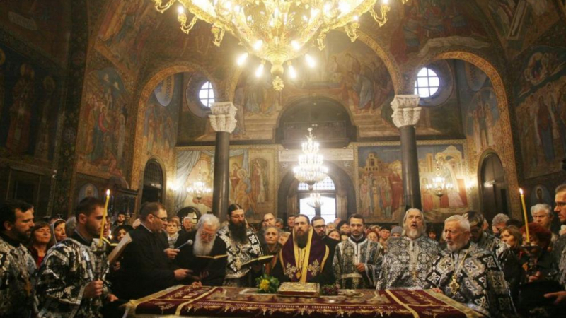 Патриарх Неофит оглави вечерната служба на Разпети петък (СНИМКИ/ВИДЕО)