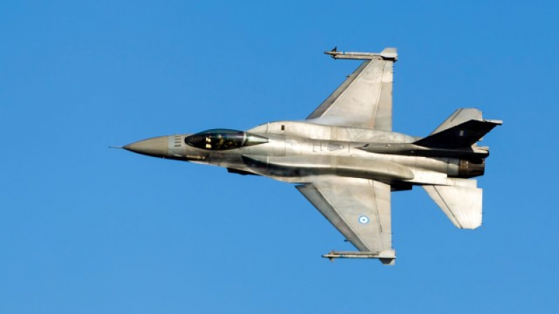 Напрежение във въздуха! Гръцки изтребител Ф-16 прихвана турски военен дрон над остров Родос