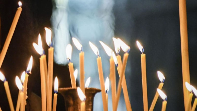 Църквата следи изкъсо да няма фалшиви свещи по Великден 