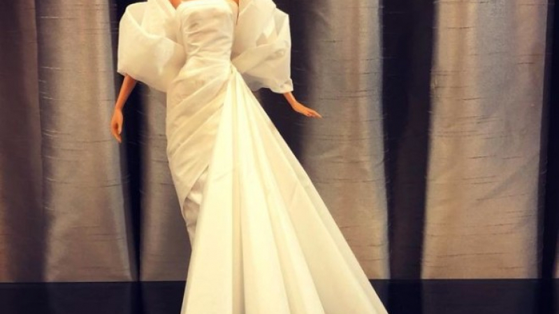 Мъж изработва съвършени рокли за Барбита от... тоалетна хартия (СНИМКИ)
