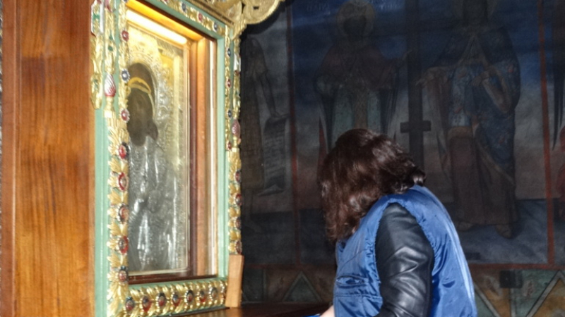Чудотворната икона на Бачковския манастир излекува онкоболната Маруда