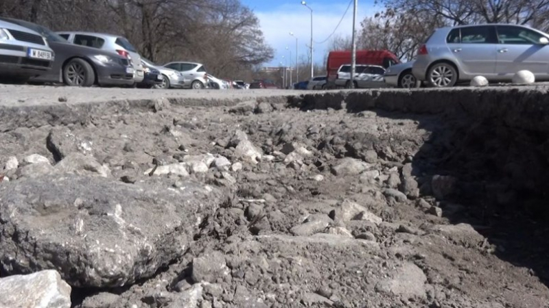 Пътят на линейките в Пловдив е като след бомбардировка (ВИДЕО)