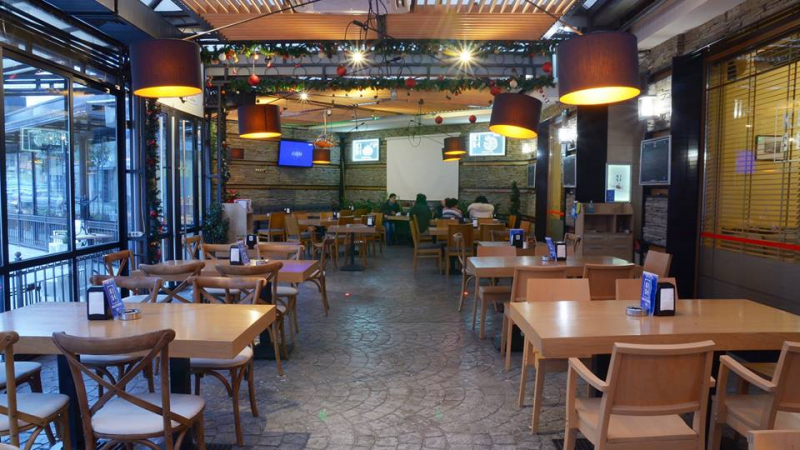 Проговори собственикът на обрания ресторант в Бургас, бандитите разбили касата за две минути!