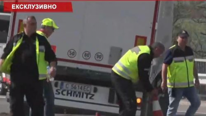 От последните минути: Нов инцидент с тежкотоварен автомобил на "Тракия" на метри от автобуса-ковчег (СНИМКА)