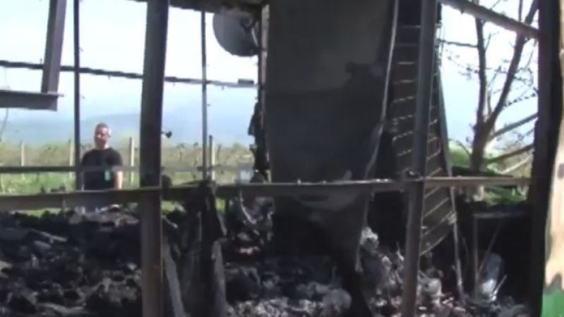 БЛИЦ TV: Кадри от кошмара край Устина, в който на пепел станаха две деца