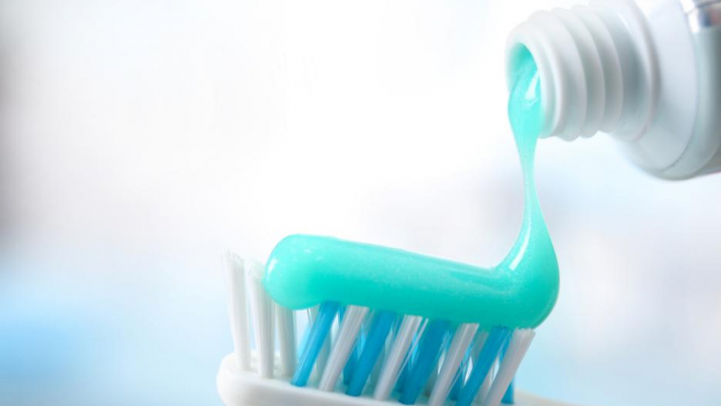 10 необикновени, но полезни приложения на пастата за зъби