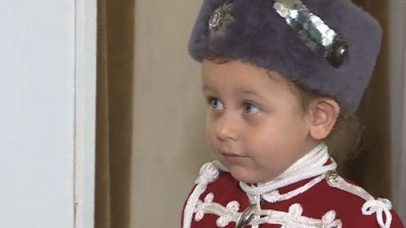 Български юнак! 3-годишният Никола спечели сърцата на всички българи на 3 март, а днес вече е гвардец (СНИМКИ)