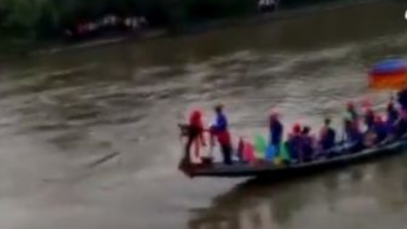 Голяма трагедия в Китай с лодки по река Таохуа (СНИМКИ/ВИДЕО)