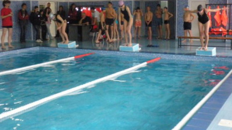 Притеснени родители: Затварят училищен плувен басейн в Пловдив! Какво да правим?