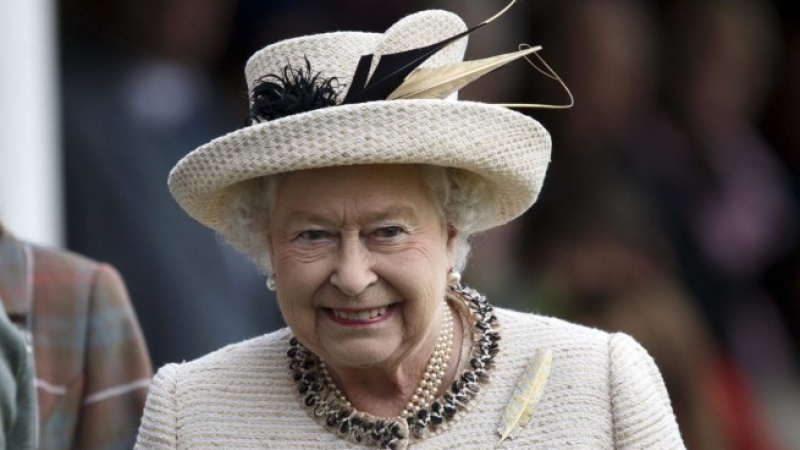 Sunday Express: Увеличават се залозите, че Кралица Елизабет II ще абдикира до края на годината